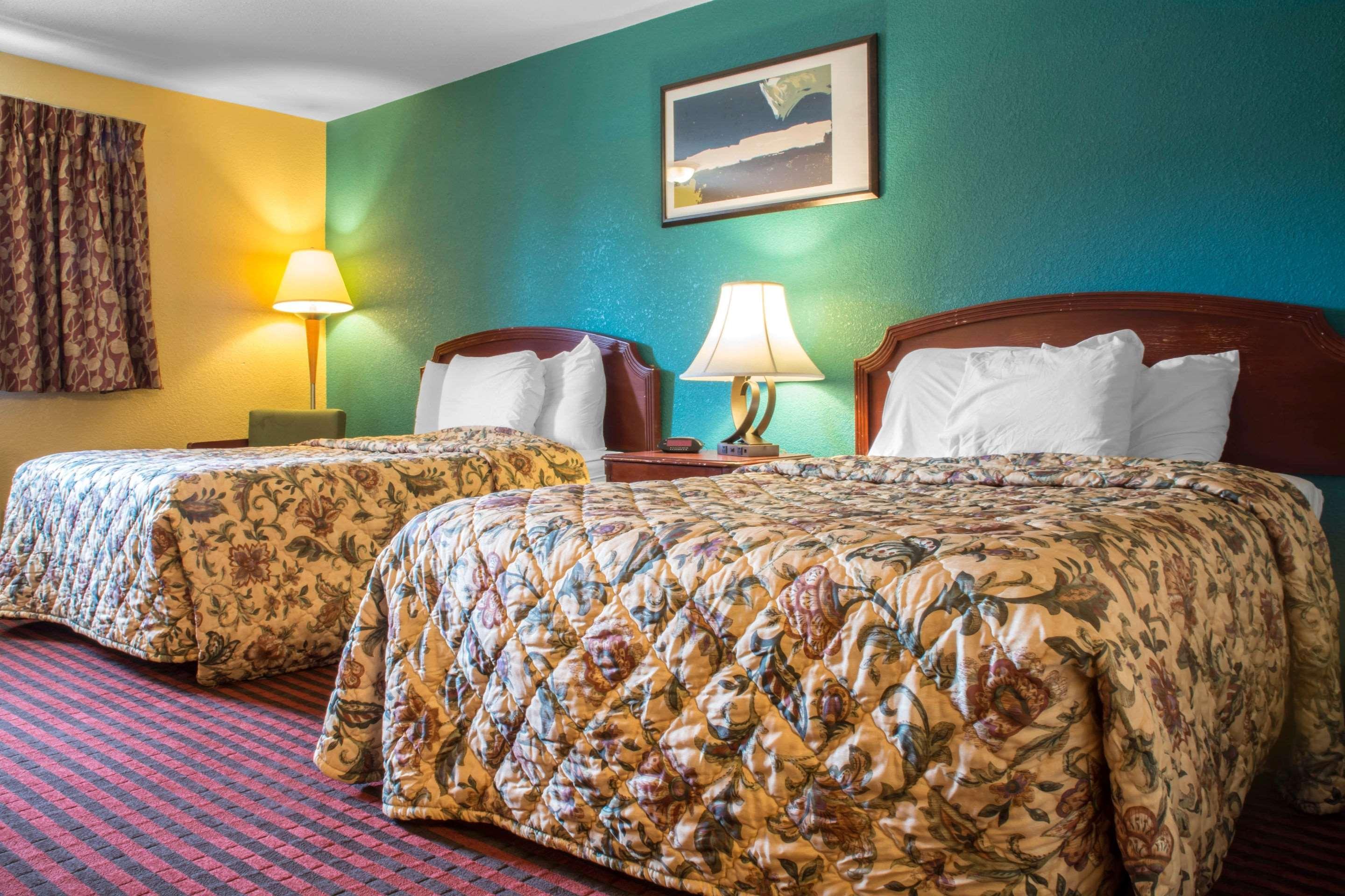 Econo Lodge Hotel Bradford Eksteriør billede
