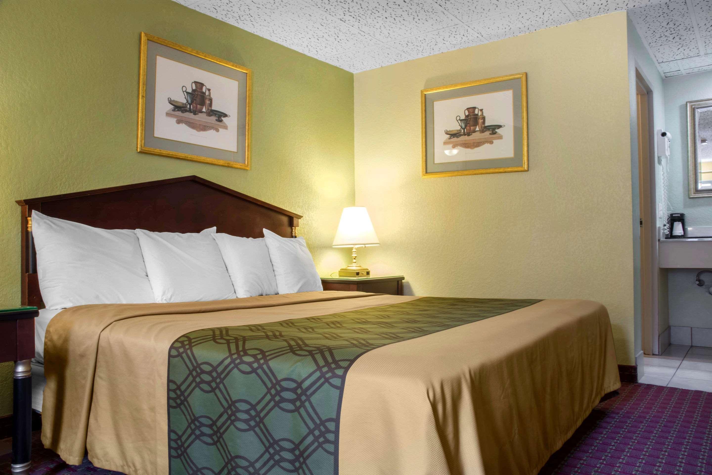 Econo Lodge Hotel Bradford Eksteriør billede