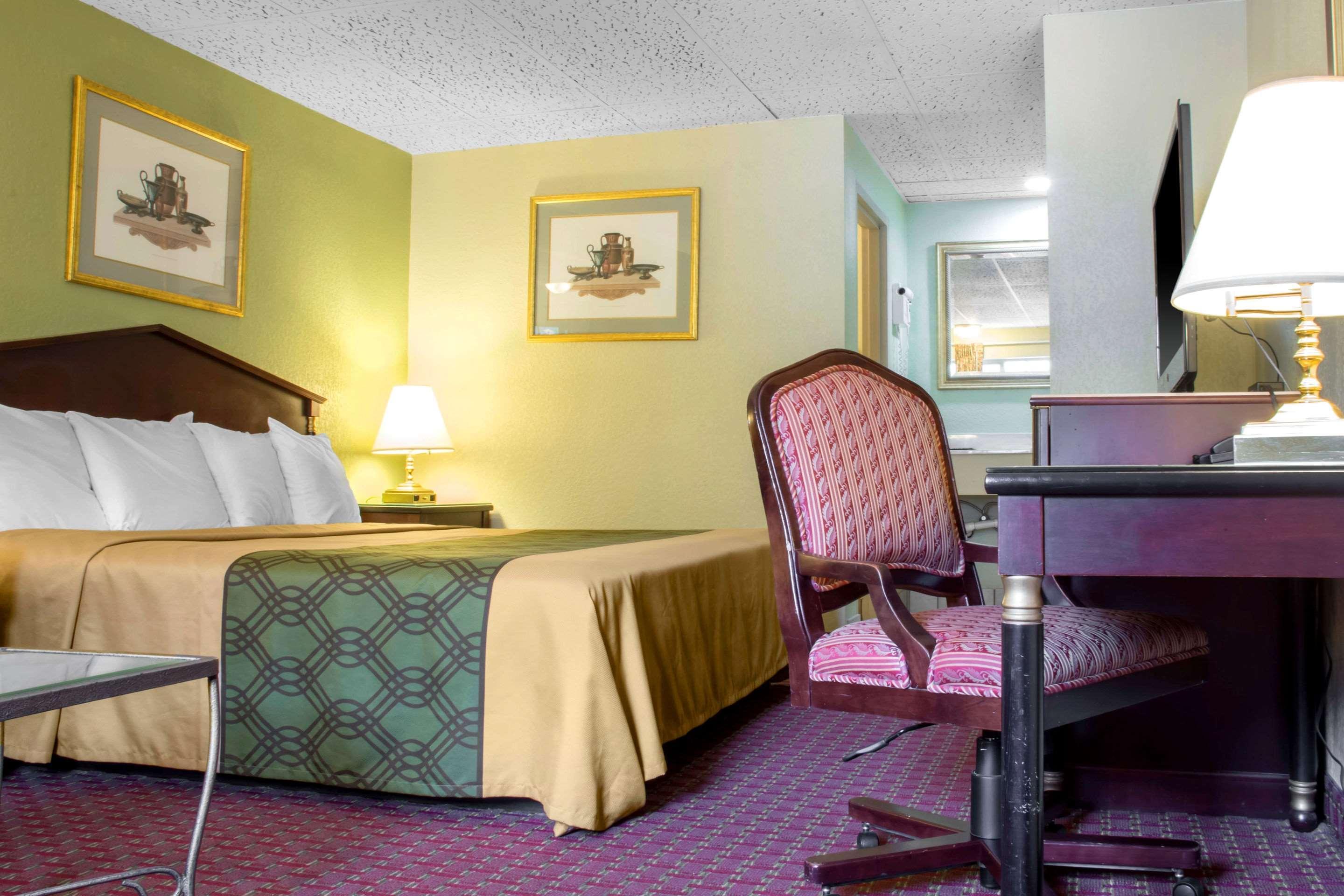 Econo Lodge Hotel Bradford Eksteriør billede