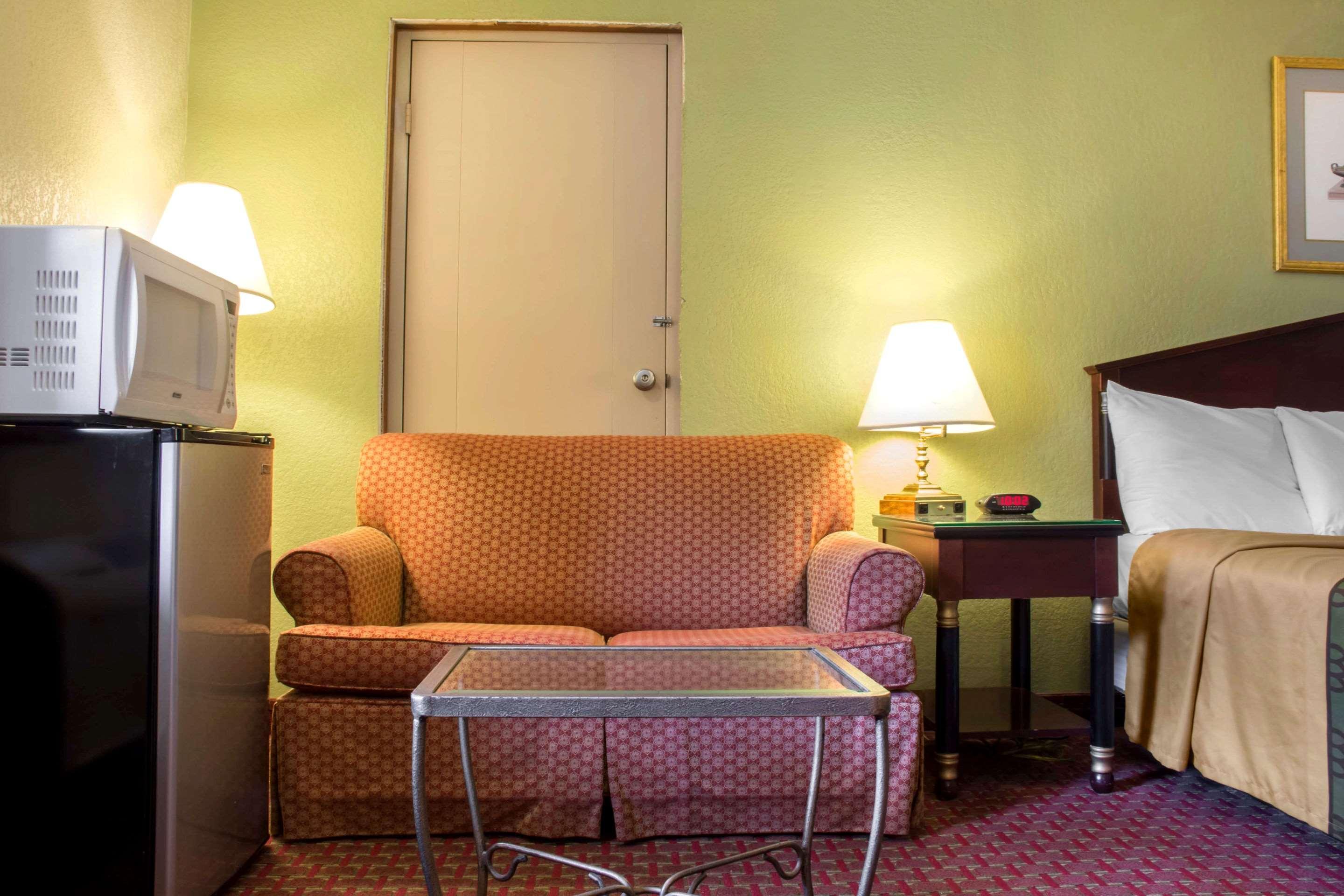 Econo Lodge Hotel Bradford Eksteriør billede